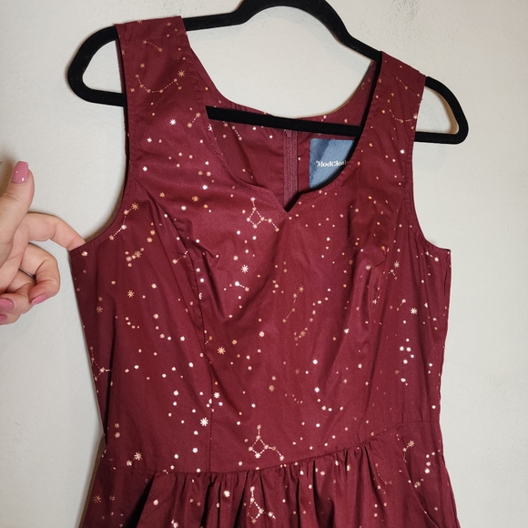 NWT ModCloth Gold Foil Maroon Solar System Constellation Sleeveless Dress 10 - Picture 14 of 16